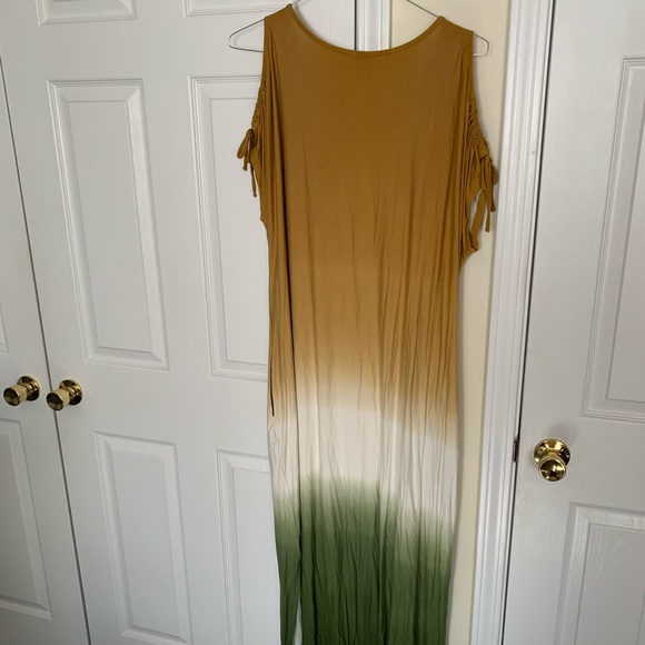 Dresses & Skirts - Plus Size Maxi Dress